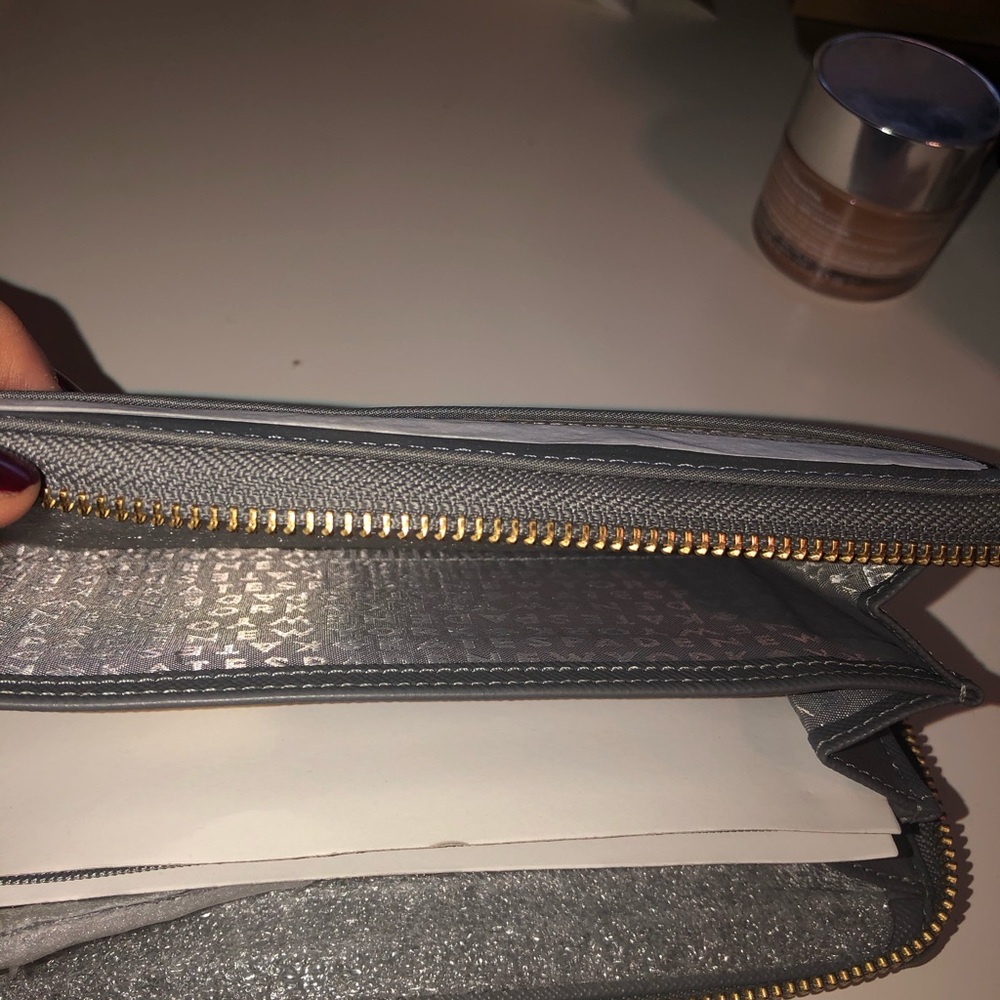Kate Spade New York • Wallet - Picture 3 of 6